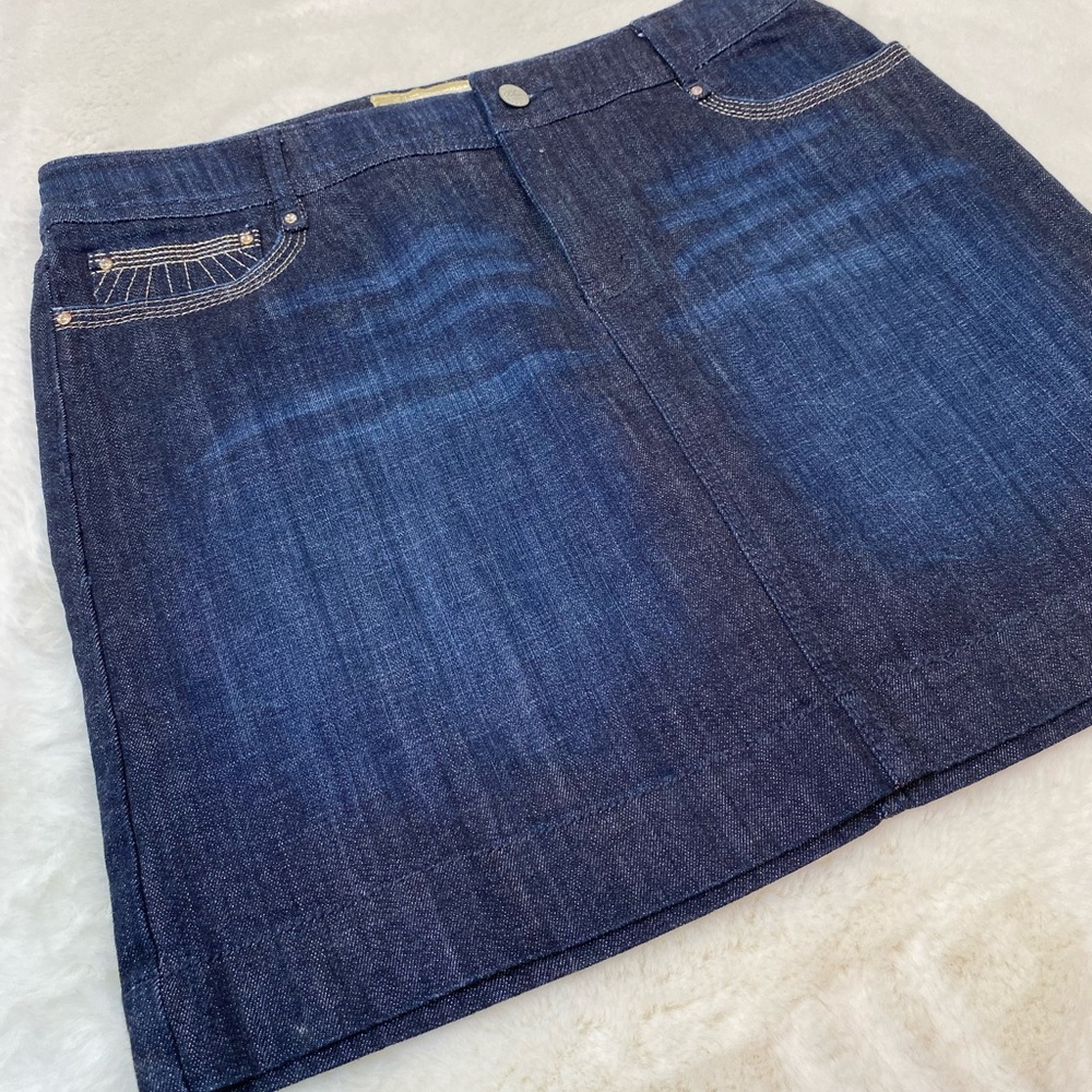 WHITE HOUSE BLACK MARKET BLANC Denim Jean Skirt | Diamond Embellishment | Size 8 - Picture 3 of 11